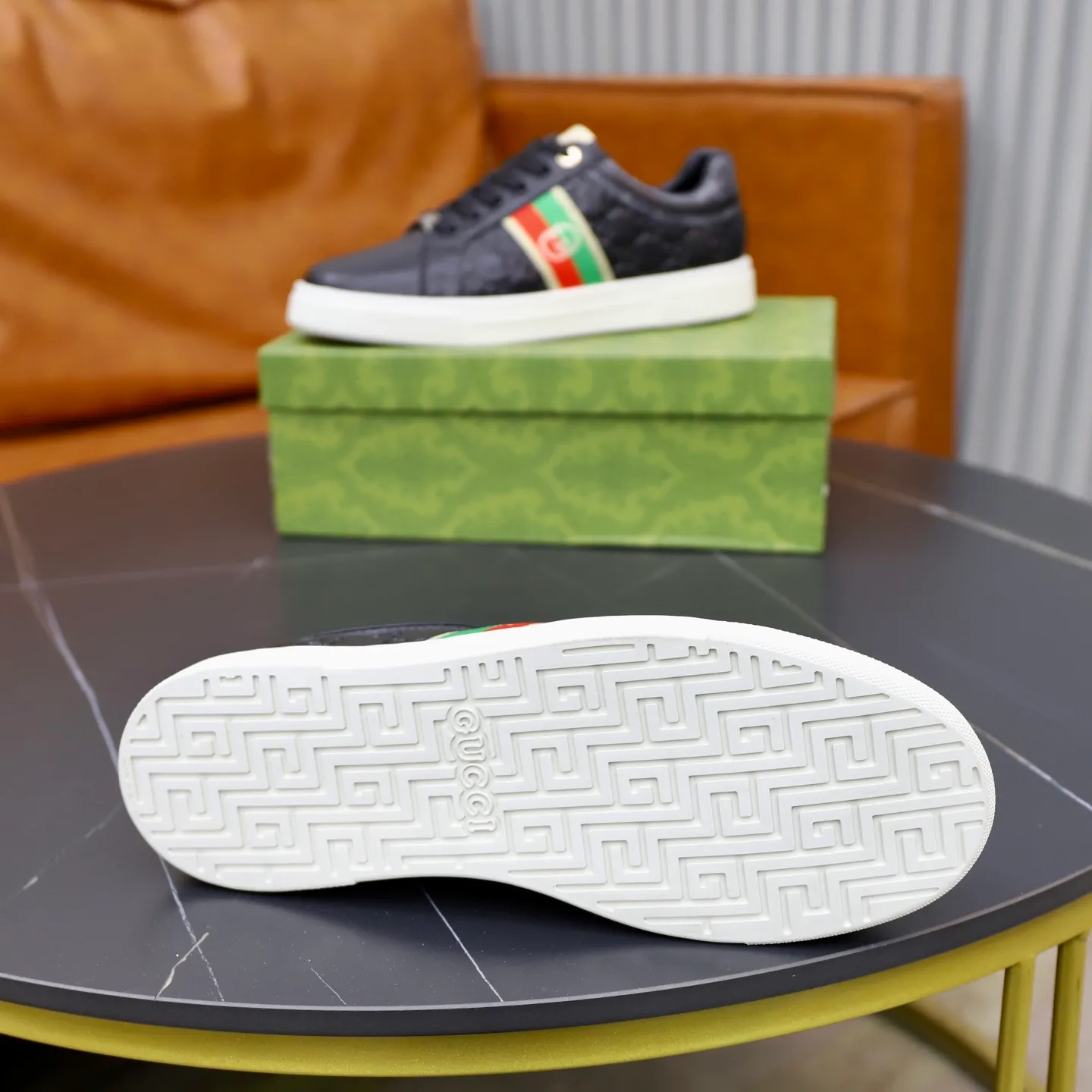 Ex-factory price: 440💰🙅‍♂️🙅‍♂️🙅‍♂️ Brand: GUCCI Standard code: 38-44 (45 customized) Grade: Same as the official website Material: Original material splicing Comfortable and breathable lining Lightweight and wear-resistant sports outsole Style category: Men's fashionable casual shoes Running sneakers Distinguished luxury brand elements Top luxury Color: actual picture color
